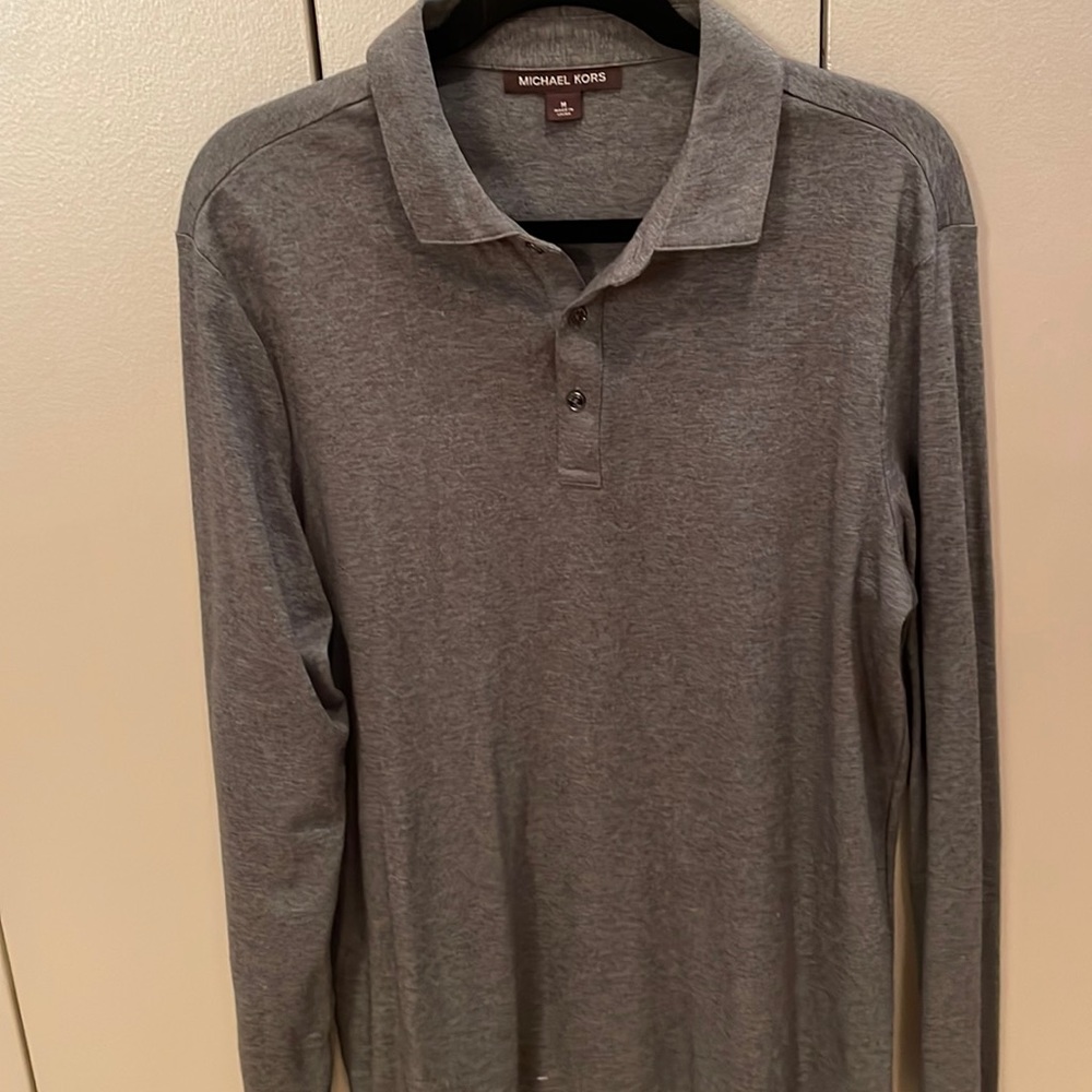 Men’s long sleeve knit polo style shirt in grey. Michael Kors. Metal buttons